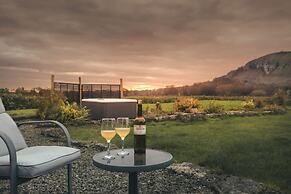 Leavens Farmstead Rural Retreat With Hot Tub