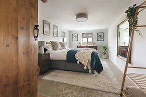 Leavens Farmstead Rural Retreat With Hot Tub