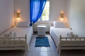 Marini Traditional Cottages