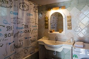 Marini Traditional Cottages