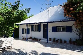 Marini Traditional Cottages