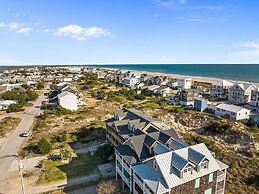 Atlantic Blue 4 Bedroom Townhouse by RedAwning