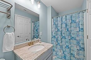 Atlantic Blue 4 Bedroom Townhouse by RedAwning