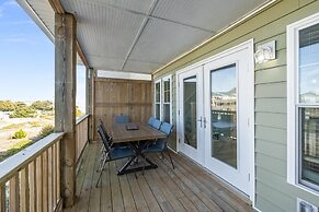 Atlantic Blue 4 Bedroom Townhouse by RedAwning