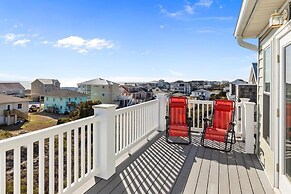Atlantic Blue 4 Bedroom Townhouse by RedAwning