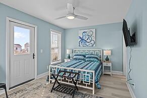 Atlantic Blue 4 Bedroom Townhouse by RedAwning