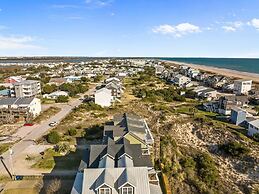 Atlantic Blue 4 Bedroom Townhouse by RedAwning