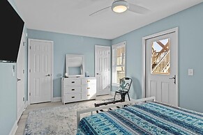 Atlantic Blue 4 Bedroom Townhouse by RedAwning