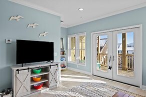 Atlantic Blue 4 Bedroom Townhouse by RedAwning