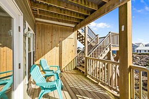 Atlantic Blue 4 Bedroom Townhouse by RedAwning