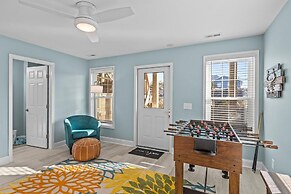 Atlantic Blue 4 Bedroom Townhouse by RedAwning