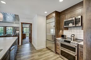 True Luxury Ski In & Ski Out 3 Bedroom Condo by RedAwning
