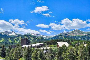 True Luxury Ski In & Ski Out 3 Bedroom Condo by RedAwning