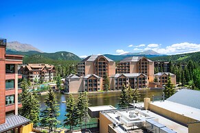 True Luxury Ski In & Ski Out 3 Bedroom Condo by RedAwning