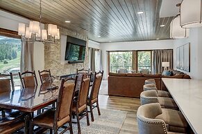 True Luxury Ski In & Ski Out 3 Bedroom Condo by RedAwning