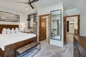 True Luxury Ski In & Ski Out 3 Bedroom Condo by RedAwning