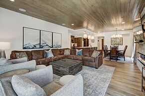 True Luxury Ski In & Ski Out 3 Bedroom Condo by RedAwning