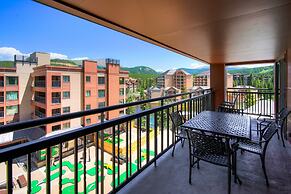 True Luxury Ski In & Ski Out 3 Bedroom Condo by RedAwning