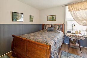 Carroll Cottage 1 Bedroom by Main Street Bed & Breakfast