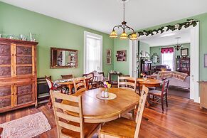 Carroll Cottage 1 Bedroom by Main Street Bed & Breakfast