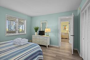 Shore Joy 3 Bedroom Condo by RedAwning