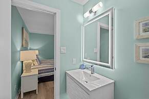 Shore Joy 3 Bedroom Condo by RedAwning