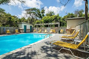 Shore Joy 3 Bedroom Condo by RedAwning