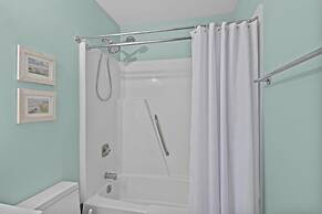 Shore Joy 3 Bedroom Condo by RedAwning