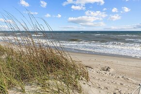 Shore Joy 3 Bedroom Condo by RedAwning