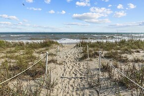 Shore Joy 3 Bedroom Condo by RedAwning