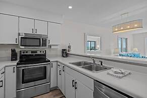 Shore Joy 3 Bedroom Condo by RedAwning