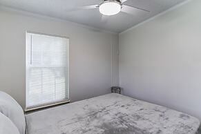 Relaxing 4br Hideaway In Groveland 4 Bedroom Cottage by RedAwning