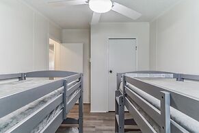 Relaxing 4br Hideaway In Groveland 4 Bedroom Cottage by RedAwning