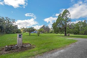 Relaxing 4br Hideaway In Groveland 4 Bedroom Cottage by RedAwning