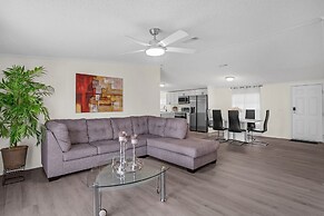 Relaxing 4br Hideaway In Groveland 4 Bedroom Cottage by RedAwning