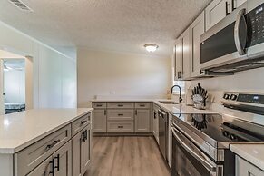 Relaxing 4br Hideaway In Groveland 4 Bedroom Cottage by RedAwning