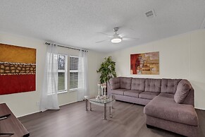 Relaxing 4br Hideaway In Groveland 4 Bedroom Cottage by RedAwning