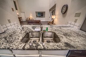 Cw Chb216 Club Paradise 4 Bedroom Condo by RedAwning