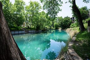 Cw Chb216 Club Paradise 4 Bedroom Condo by RedAwning