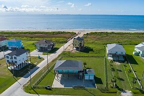 Crystal Villa 3 Bedroom Home by RedAwning