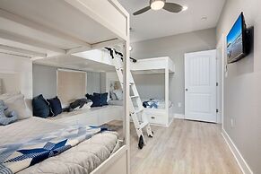 Crystal Villa 3 Bedroom Home by RedAwning