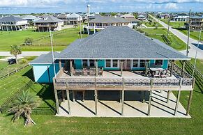 Crystal Villa 3 Bedroom Home by RedAwning