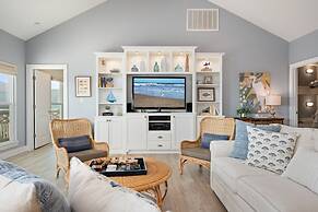 Crystal Villa 3 Bedroom Home by RedAwning