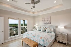 Crystal Villa 3 Bedroom Home by RedAwning