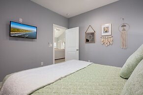 Crystal Villa 3 Bedroom Home by RedAwning