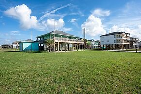 Crystal Villa 3 Bedroom Home by RedAwning