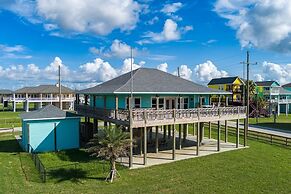 Crystal Villa 3 Bedroom Home by RedAwning