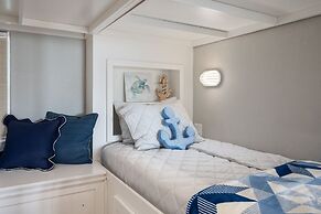 Crystal Villa 3 Bedroom Home by RedAwning