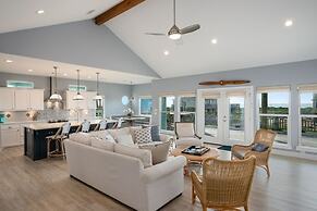 Crystal Villa 3 Bedroom Home by RedAwning