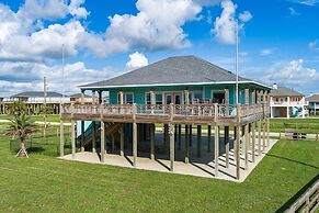 Crystal Villa 3 Bedroom Home by RedAwning